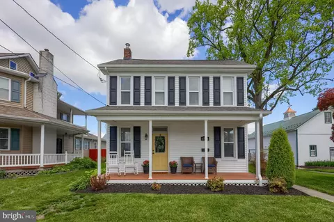 1971 New St, East Petersburg, PA 17520