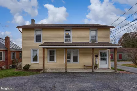 920 Chestnut St, Akron, PA 17501