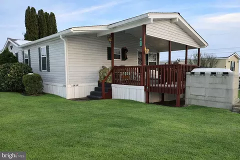 2 Log Ln, East Earl, PA 17519