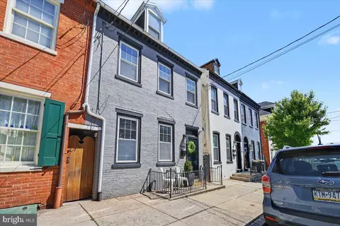 327 E Chestnut St, Lancaster, PA 17602