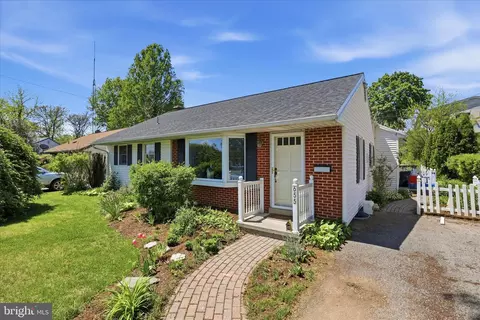 655 N Mount Joy St, Elizabethtown, PA 17022