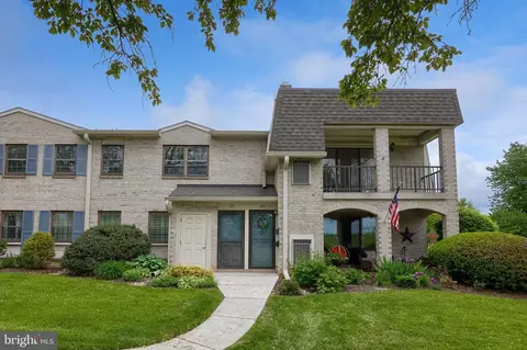 121 Valleybrook Dr, Lancaster, PA 17601