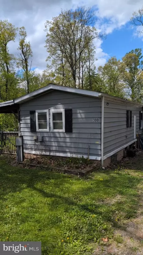 300 300c Horseshoe Trail Rd, Denver, PA 17517