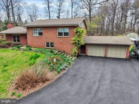 250 Clearfield Rd, New Providence, PA 17560