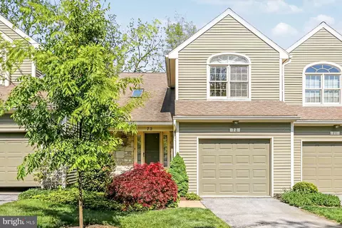 72 Deer Ford Dr, Lancaster, PA 17601