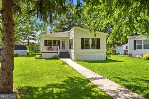 704 Fallon Dr, Lancaster, PA 17601
