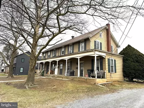 154-158 Main St W, Leola, PA 17540