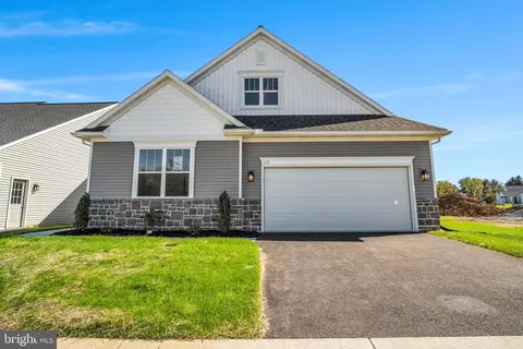 107 Field Ln, Millersville, PA 17551