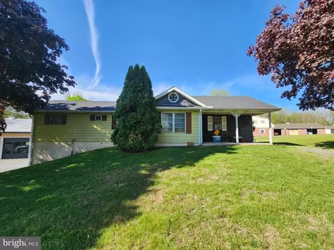 1692 Gish Rd, Manheim, PA 17545
