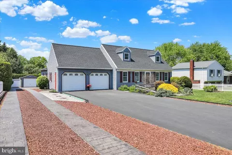 2487 Ellendale Dr, Lancaster, PA 17602