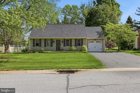 916 Indian Springs Dr, Lancaster, PA 17601