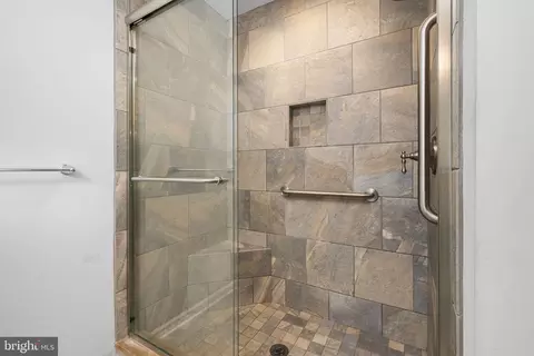 Bath - 1022 Glory Way, Lititz, PA 17543 photo 2 of 2