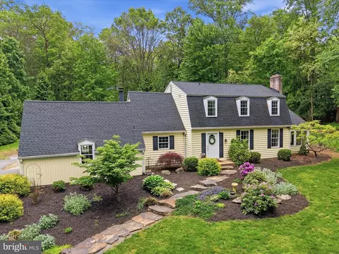 1263 Fawnwood Dr, Lancaster, PA 17601