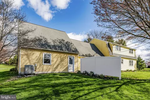 Exterior - 2 Arlin Cir, Lititz, PA 17543 photo 5 of 8