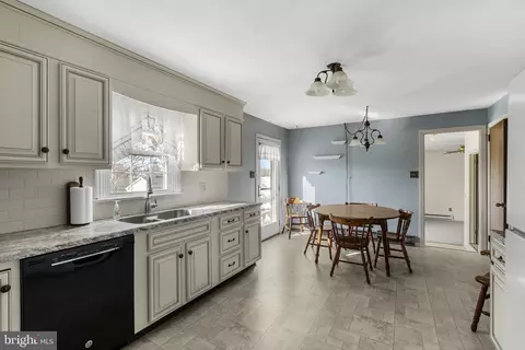 Kitchen - 2 Arlin Cir, Lititz, PA 17543 photo 1 of 3