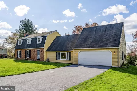 Exterior - 2 Arlin Cir, Lititz, PA 17543 photo 3 of 8