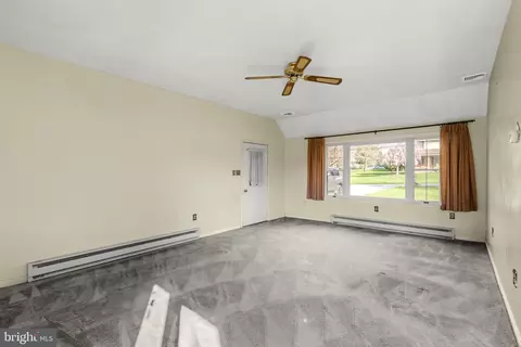 Living - 2 Arlin Cir, Lititz, PA 17543 photo 4 of 5