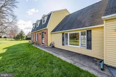 Exterior - 2 Arlin Cir, Lititz, PA 17543 photo 4 of 8