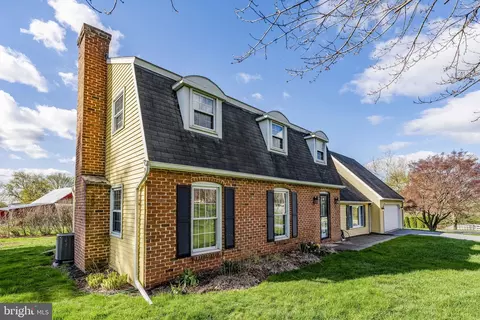 Exterior - 2 Arlin Cir, Lititz, PA 17543 photo 2 of 8