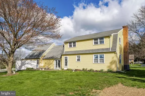 Exterior - 2 Arlin Cir, Lititz, PA 17543 photo 7 of 8