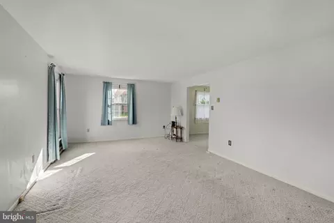 Living - 2 Arlin Cir, Lititz, PA 17543 photo 1 of 5