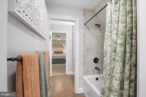 Entry Way - 640 Snyder Rd, Lititz, PA 17543 photo 7 of 8