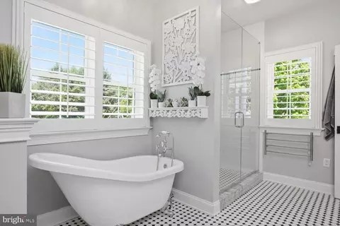 Bath - 640 Snyder Rd, Lititz, PA 17543 photo 3 of 3