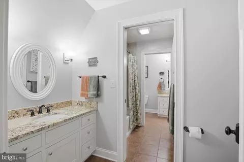 Entry Way - 640 Snyder Rd, Lititz, PA 17543 photo 8 of 8