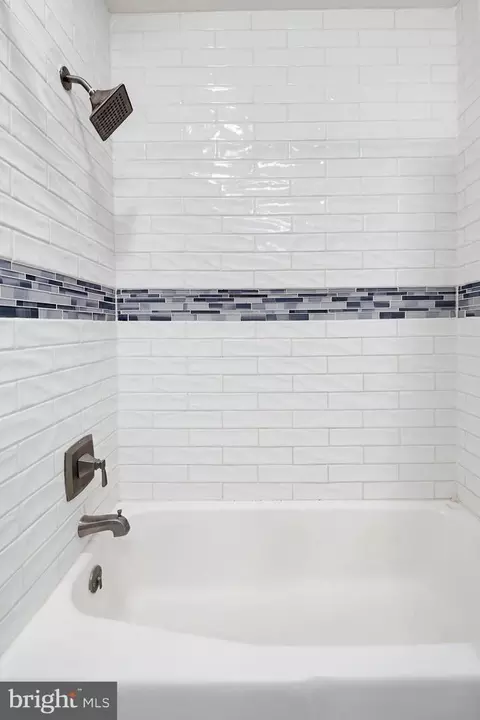 Bath - 35 Pinewood Ave, Lititz, PA 17543 photo 3 of 3