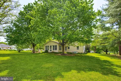 Exterior - 35 Pinewood Ave, Lititz, PA 17543 photo 4 of 6
