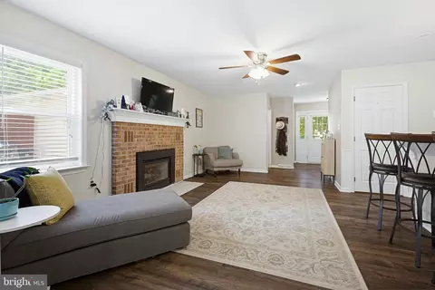 Living - 35 Pinewood Ave, Lititz, PA 17543 photo 2 of 3