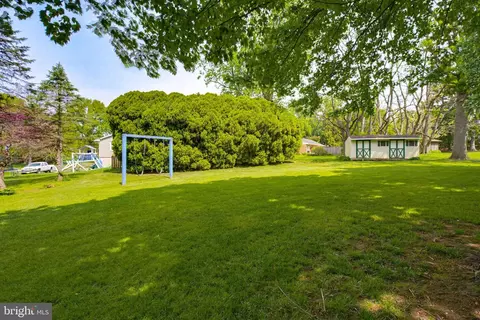 Exterior - 35 Pinewood Ave, Lititz, PA 17543 photo 5 of 6