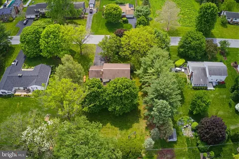 View/Area - 35 Pinewood Ave, Lititz, PA 17543 photo 2 of 2