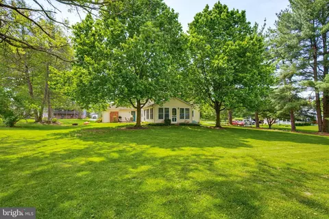 Exterior - 35 Pinewood Ave, Lititz, PA 17543 photo 2 of 6