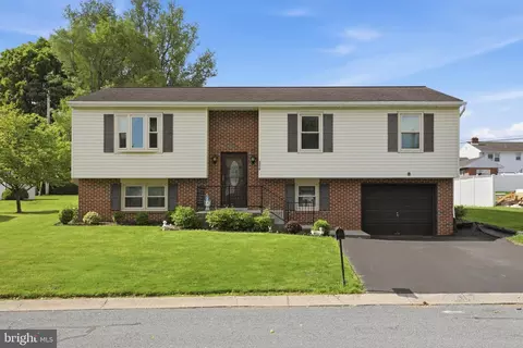 3218 Caroline Dr, East Petersburg, PA 17520