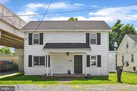 704 Square St, Mount Joy, PA 17552