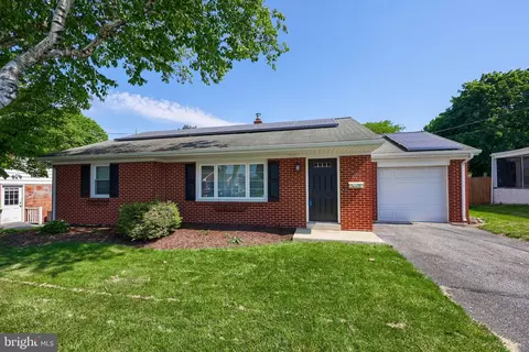 415 W End Ave, Akron, PA 17501