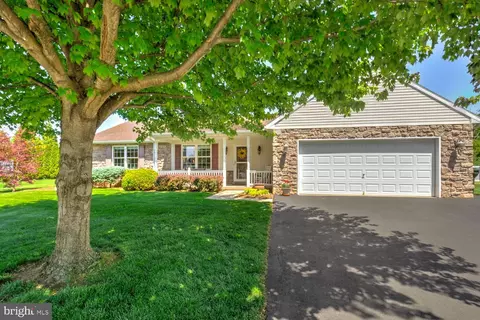 156 Shalom Dr, Denver, PA 17517