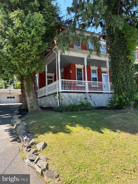 138 E New St, Mountville, PA 17554