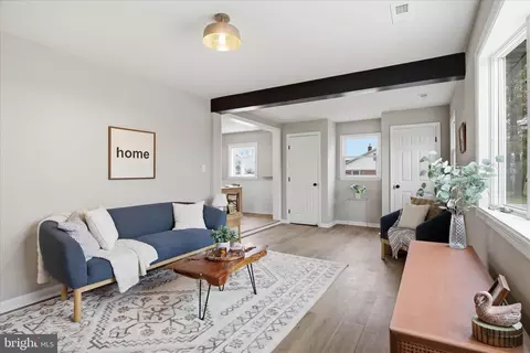 2472 Leaman Rd, Ronks, PA 17572