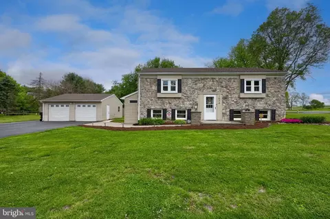 1074 Hearthstone Rd, Lancaster, PA 17603