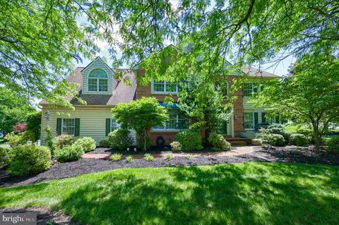 404 Rhoda Dr, Lancaster, PA 17601