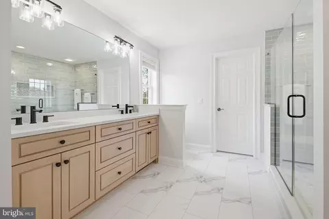 Bath - 2705 Kreider Rd, Lititz, PA 17543 photo 2 of 5