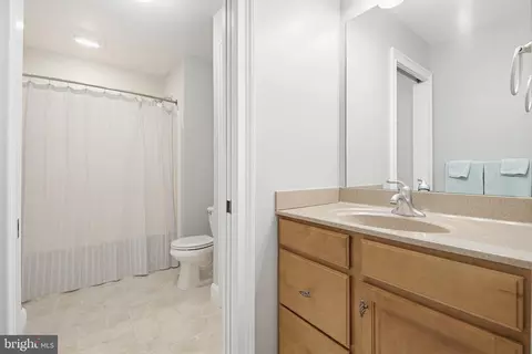Bath - 2705 Kreider Rd, Lititz, PA 17543 photo 4 of 5