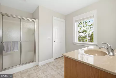 Bath - 2705 Kreider Rd, Lititz, PA 17543 photo 5 of 5