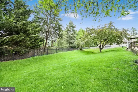Exterior - 433 Springfield Ct, Lititz, PA 17543 photo 7 of 14