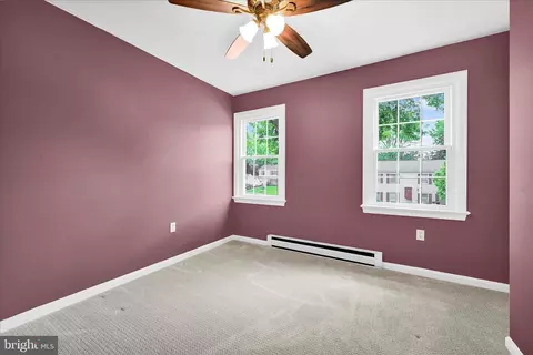 Bedroom - 433 Springfield Ct, Lititz, PA 17543 photo 3 of 6