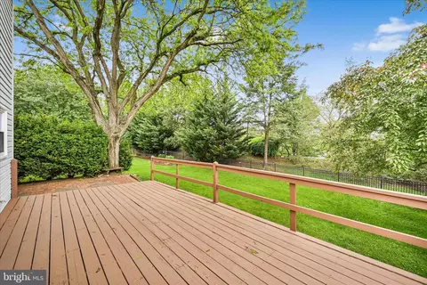 Exterior - 433 Springfield Ct, Lititz, PA 17543 photo 5 of 14