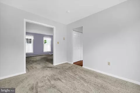 Living - 433 Springfield Ct, Lititz, PA 17543 photo 3 of 3