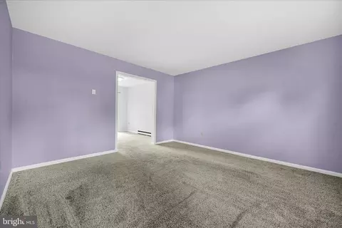 Living - 433 Springfield Ct, Lititz, PA 17543 photo 1 of 3